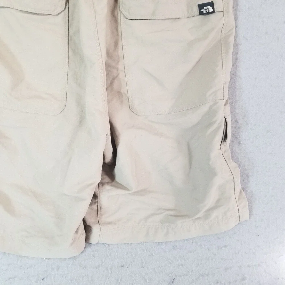 The North Face‎ cargo hiking shorts men's large beige Comfort waist outdoor